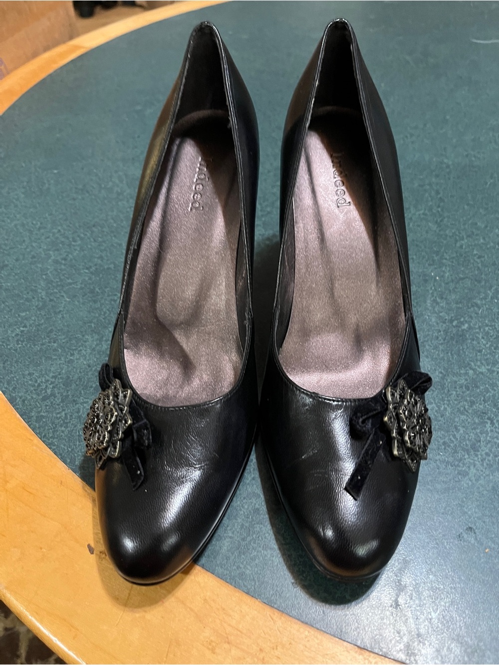 Indeed Elegant Black Women's Dress Pumps with Decorative Brooch 9m